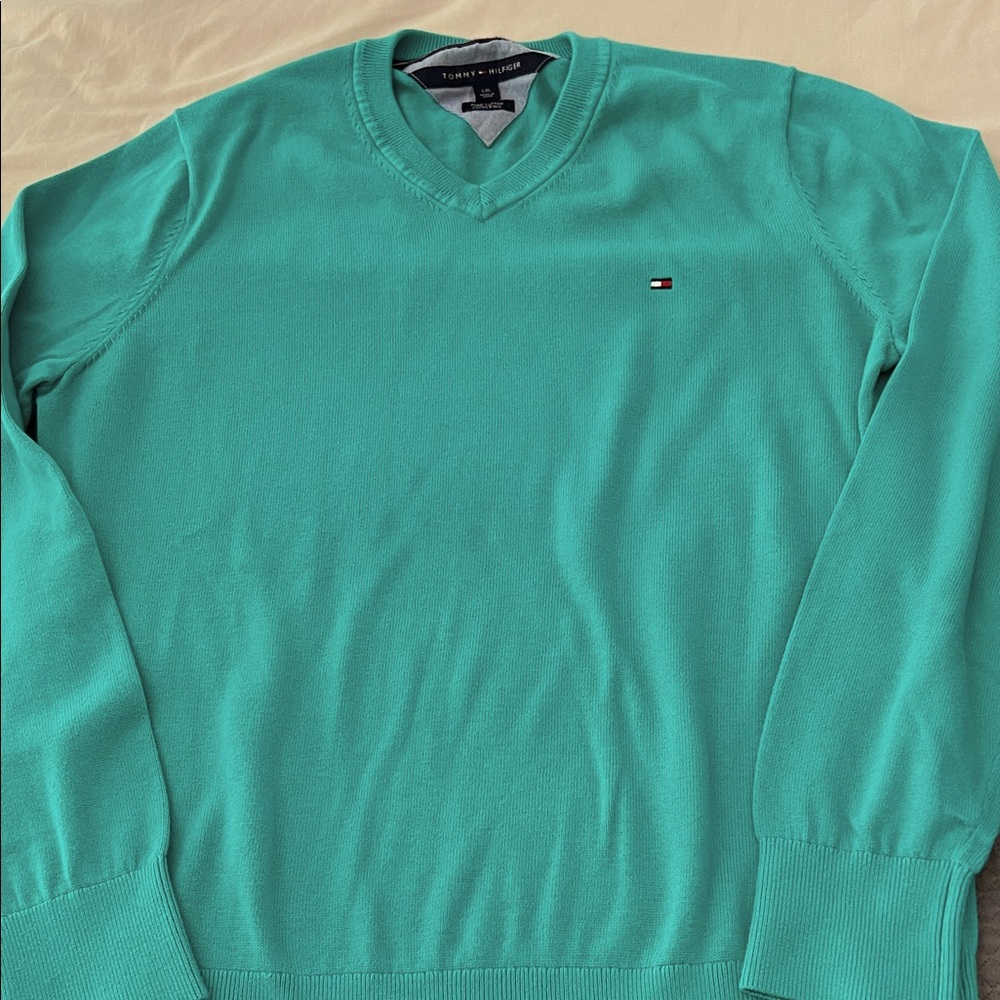 Men’s Tommy Hilfiger super soft lightweight sweater